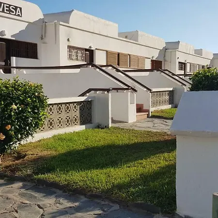 Luxury 2 Bedroom 50 M From דירה *