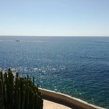 Luxury 2 Bedroom 50 M From Appartamento *