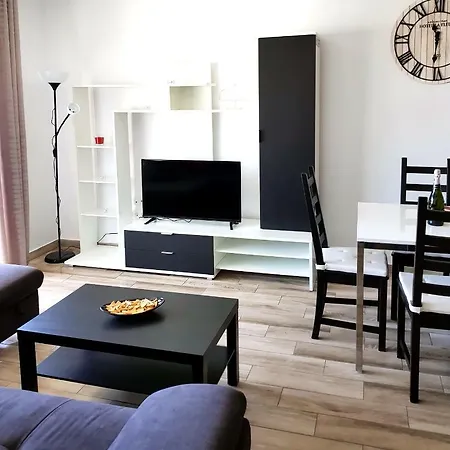Luxury 2 Bedroom 50 M From Apartment Mogan