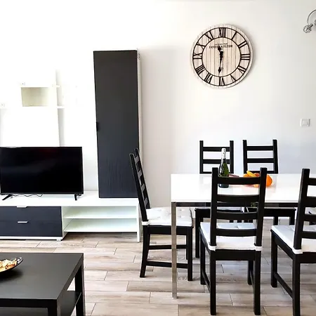 Luxury 2 Bedroom 50 M From Apartment