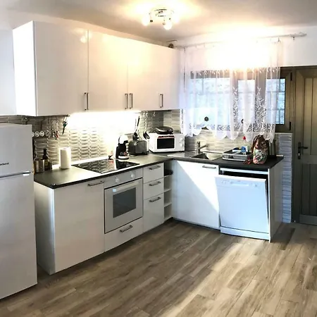 Apartment Luxury 2 Bedroom 50 M From