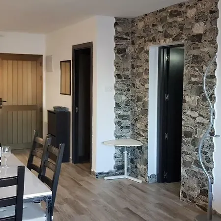 Luxury 2 Bedroom 50 M From Apartment *