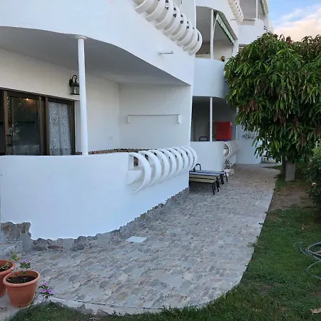 Luxury 2 Bedroom 50 M From Apartment Mogan